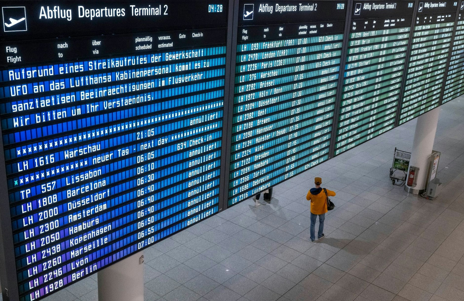 Auch am Freitag bleiben in Deutschland viele Flieger am Boden.  