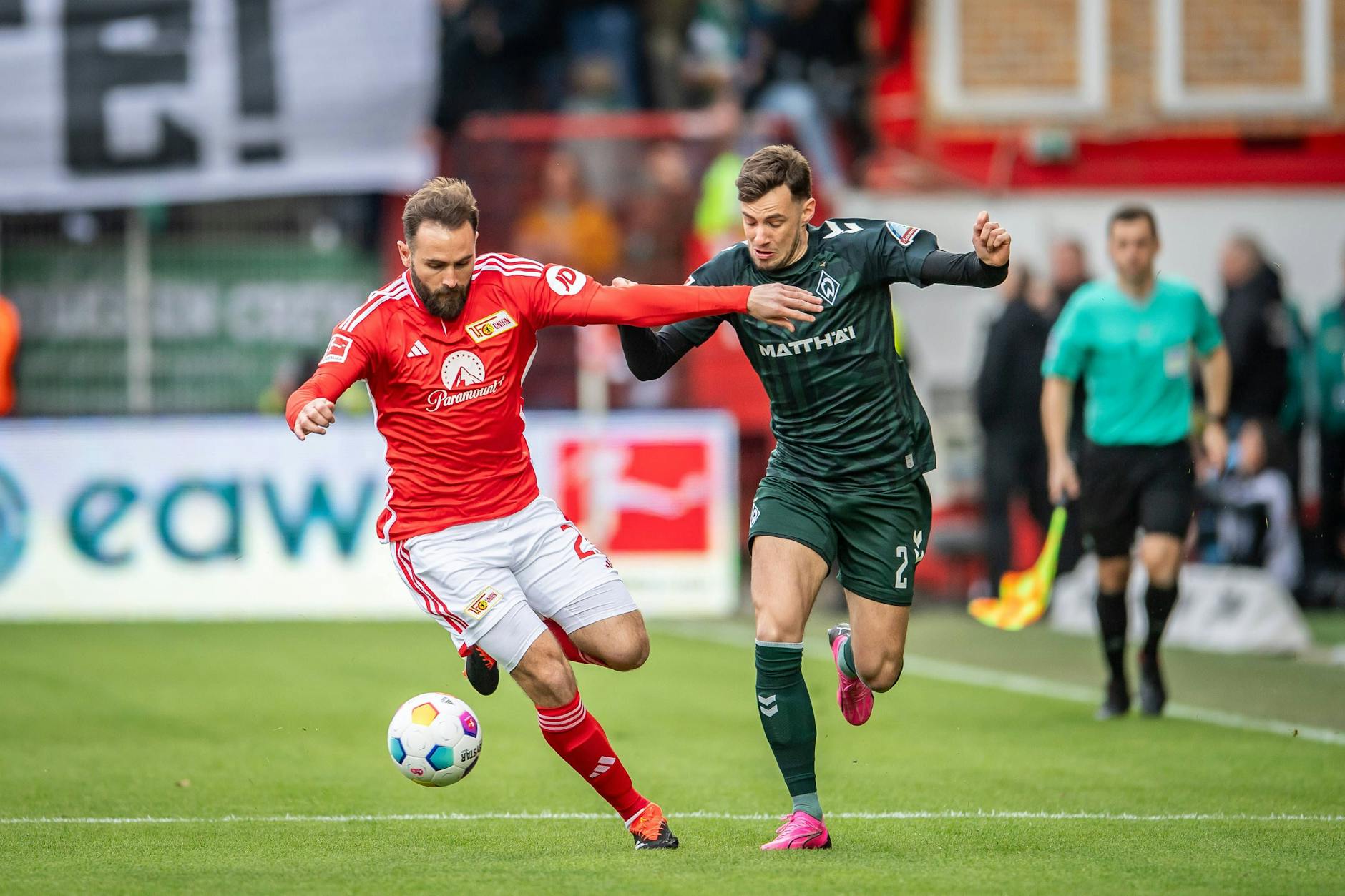 Lucas Tousart (l.) und der 1. FC Union lieferten sich gegen den SV Werder Bremen einen großen Kampf. 