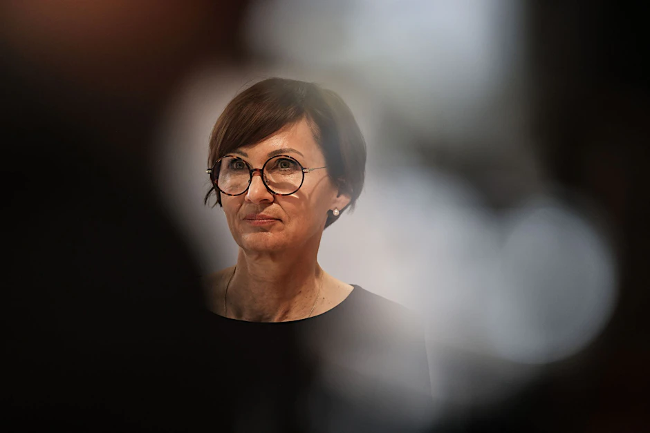 Bundesbildungsministerin Bettina Stark-Watzinger betont die Bedeutung des Zivilschutzes - auch an Schulen. 