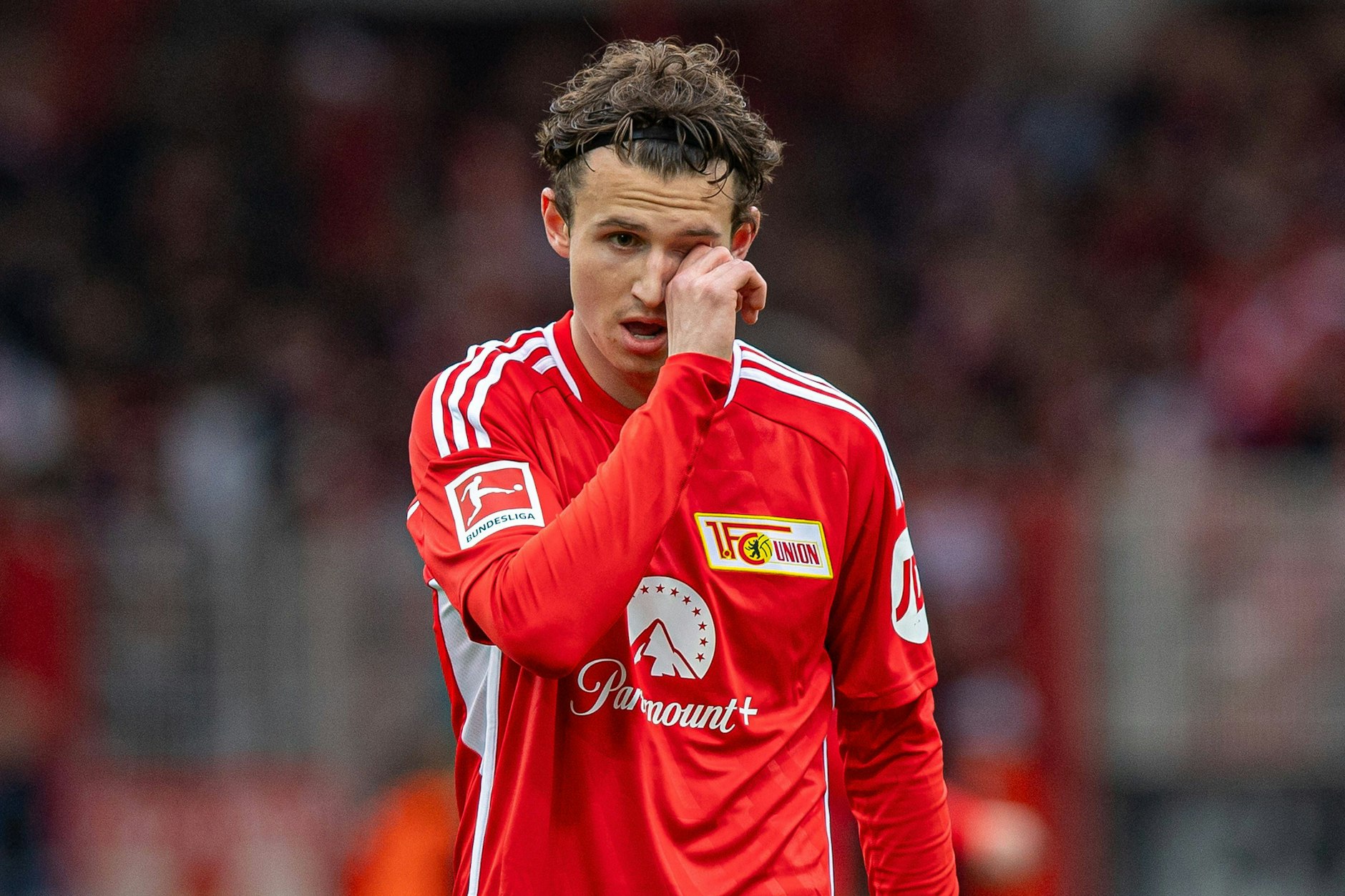 Brenden Aaronson (23) kämpfte in der ersten Halbzeit gegen den SV Werder Bremen mit seinen Augen, sah kaum etwas. 