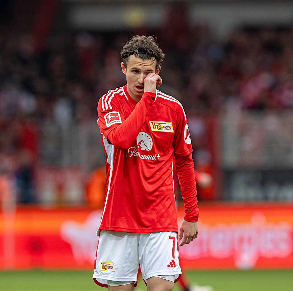 Brenden Aaronson (23) kämpfte in der ersten Halbzeit gegen den SV Werder Bremen mit seinen Augen, sah kaum etwas.&nbsp;