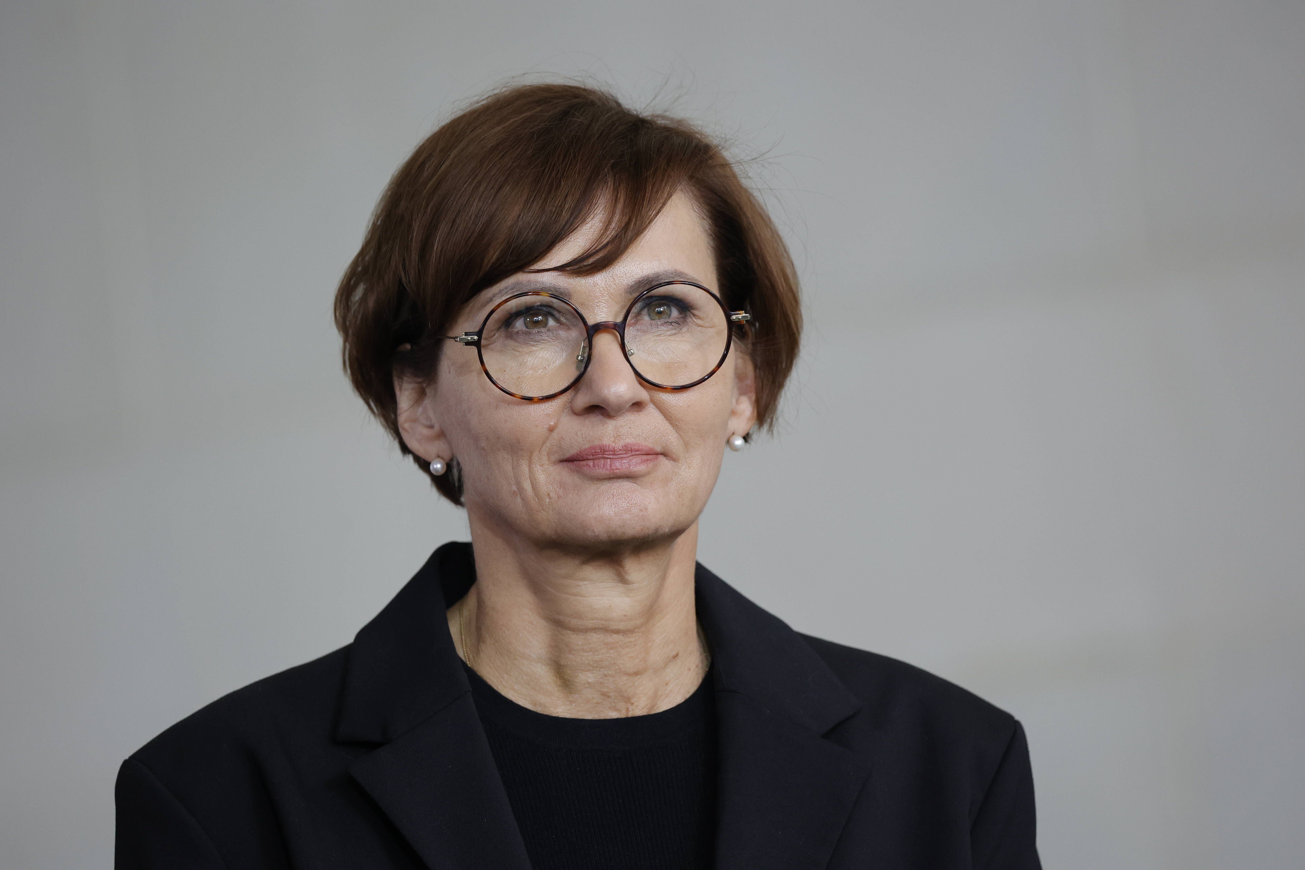 Ministerin Stark-Watzinger: Junge Menschen auf Kriegsfall vorbereiten