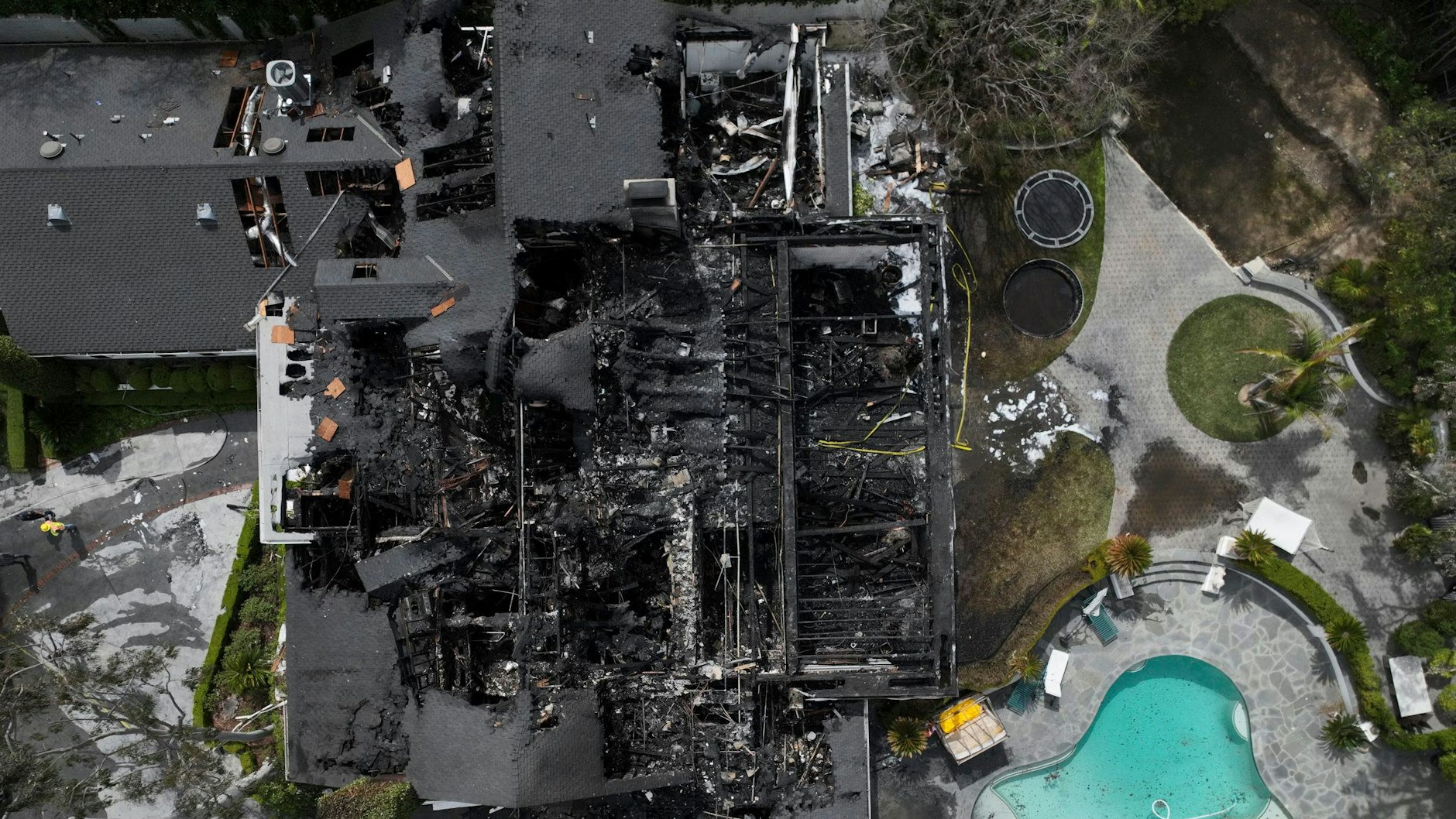 Die Villa von Cara Delevingne in Los Angeles liegt in Schutt und Asche. Sie hatte sie 2019 für umgerechnet 6,4 Millionen Euro gekauft. Das Anwesen war ihr ganzer Stolz.