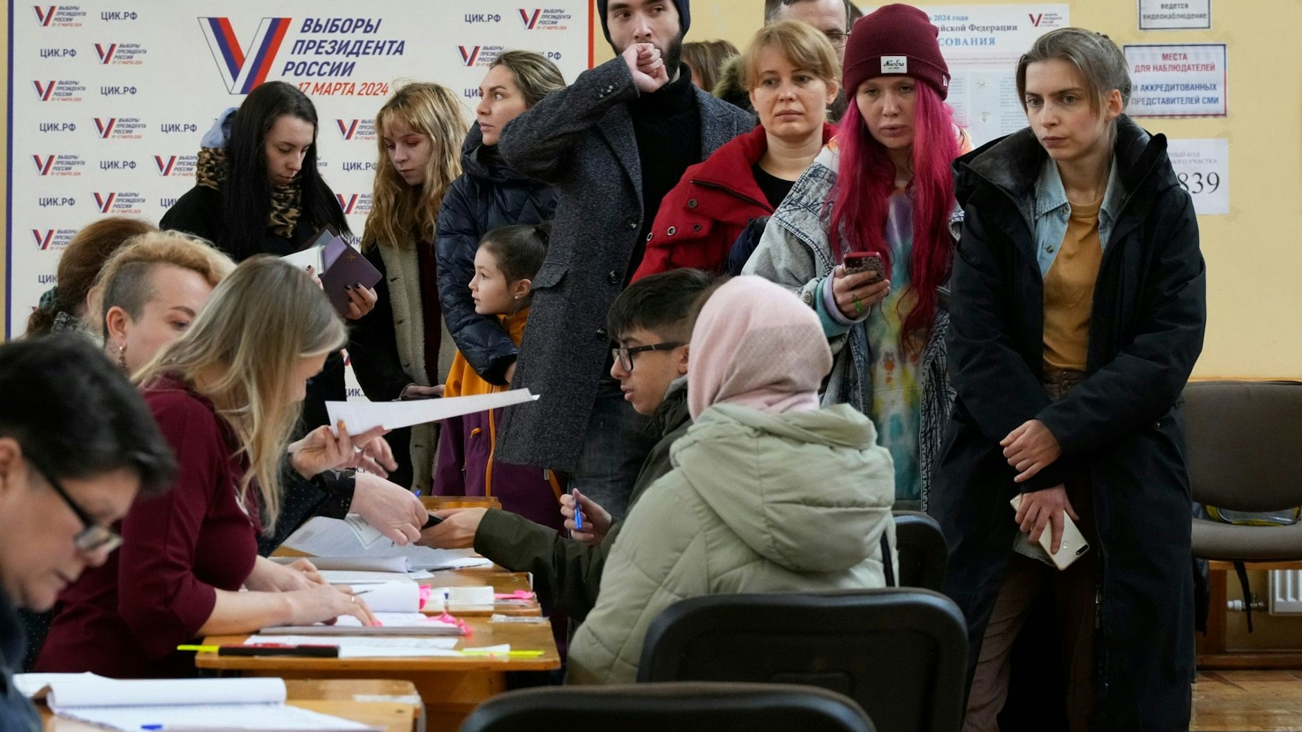 Stimmenabgabe in einem Wahllokal in St. Petersburg&nbsp;