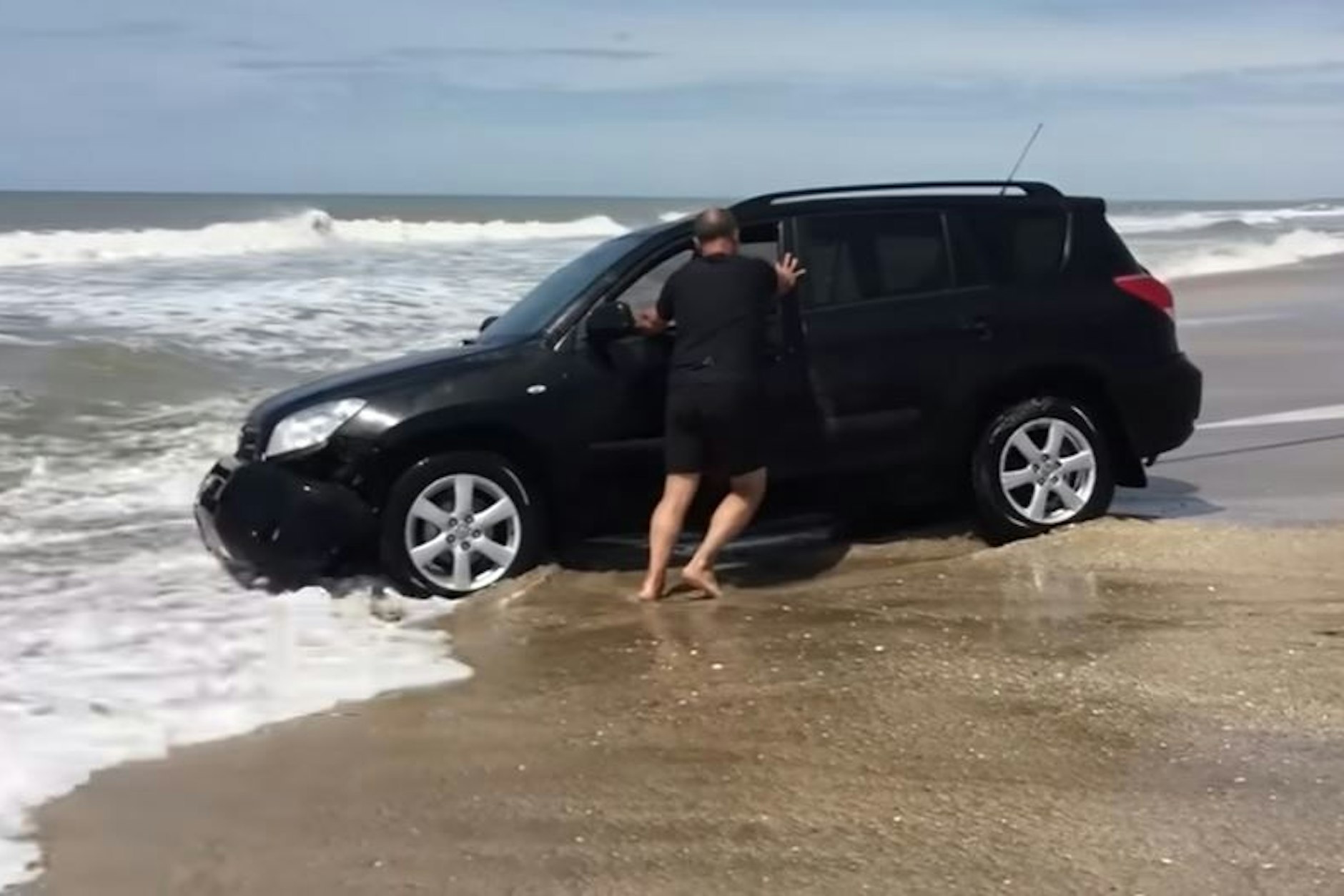 Ups... ob dieses Auto wohl im Meer landen sollte? 