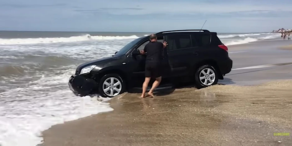 Ups... ob dieses Auto wohl im Meer landen sollte? 