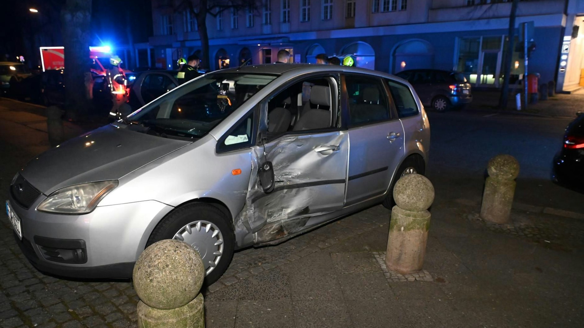 In der Nähe des Kurfürstendamms kam es zu einem Unfall mit hohem Sachschaden.