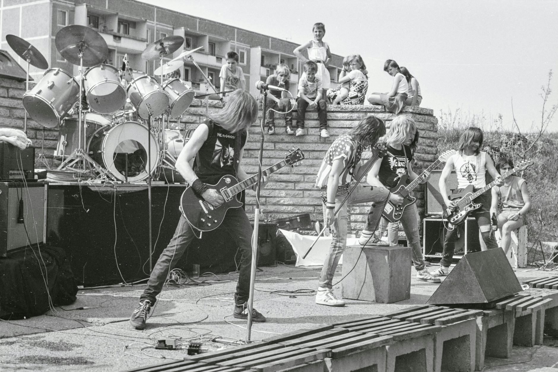 Die Heavy-Metal-Band Asathor beim Jugendclub der Bauarbeiter in Magdeburg.