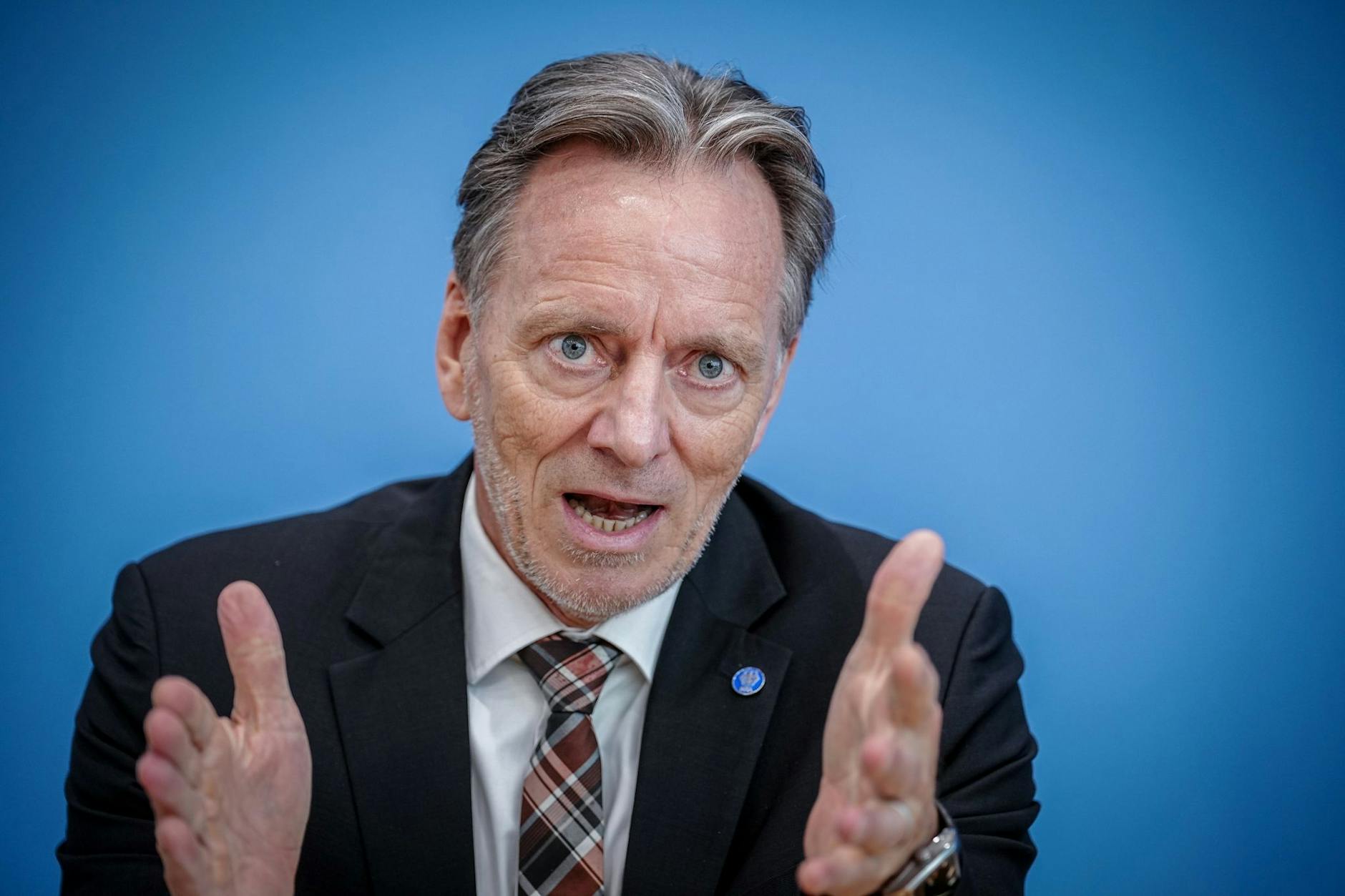 Holger Münch, Präsident des Bundeskriminalamtes (BKA), gibt eine Pressekonferenz.