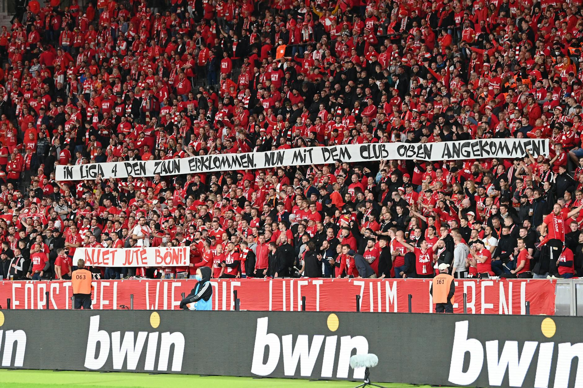 Unions-Fans gratulieren ihrem Liebling Sebastian Bönig zum Geburtstag.