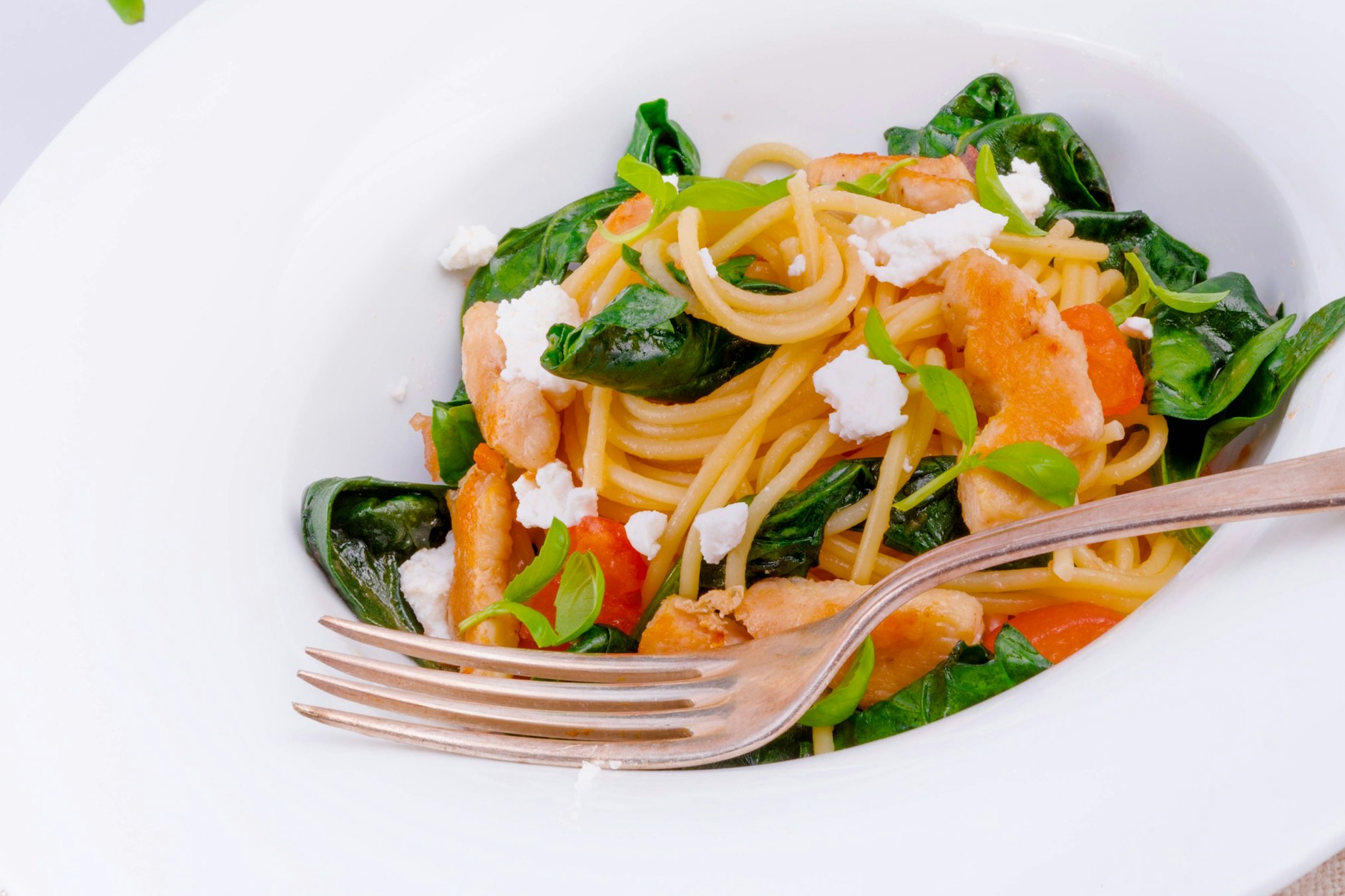 Probieren Sie das Rezept für Hähnchen-Pasta gleich mal aus.