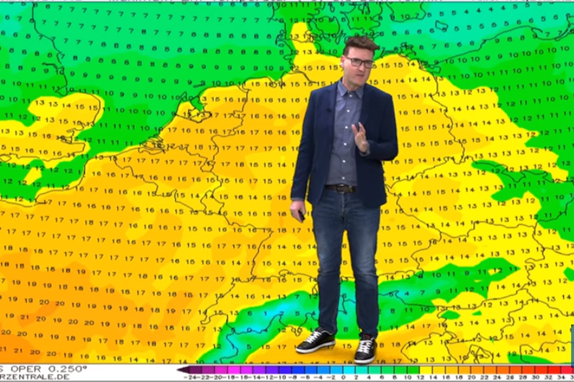 Das Wetter bleibt warm, wird sogar noch wärmer in den kommenden Tagen, erklärt Wetter-Experte Dominik Jung.