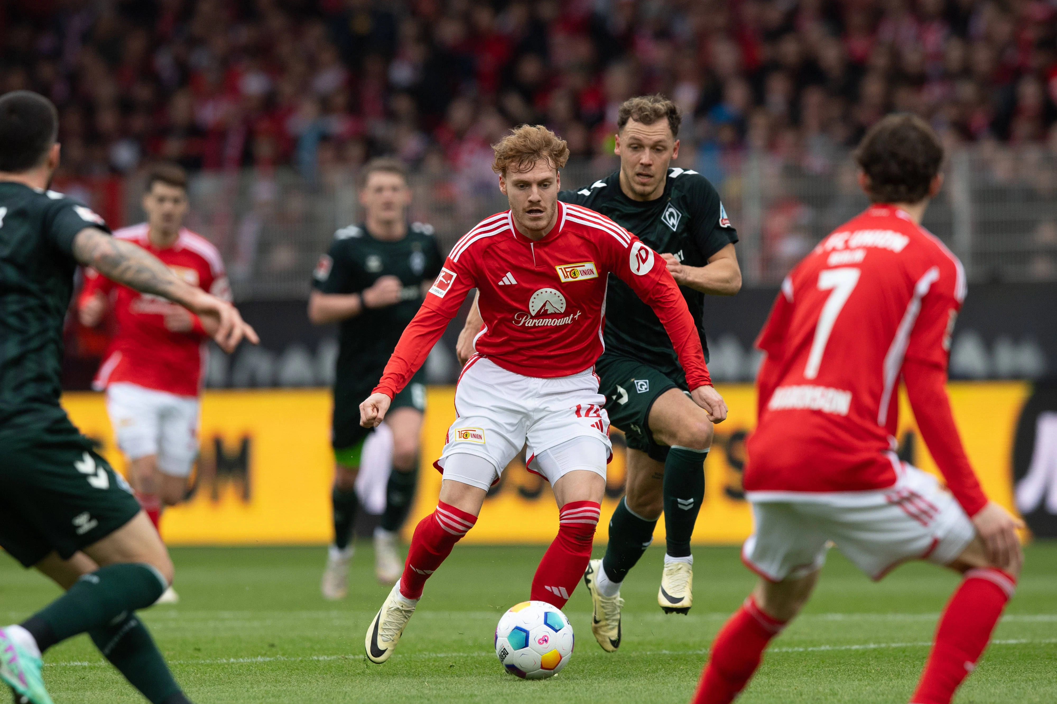 Yorbe Vertessen (23) zeigt immer mehr, was für ein feiner Fußballer er ist&nbsp;– auch weil er mit Brenden Aaronson (23, r.) beim 1. FC Union einen kongenialen Partner hat.