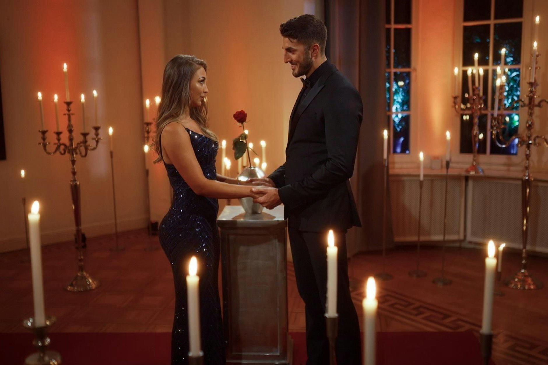 Dennis entscheidet sich im Finale von „Die Bachelors“ für Katja.