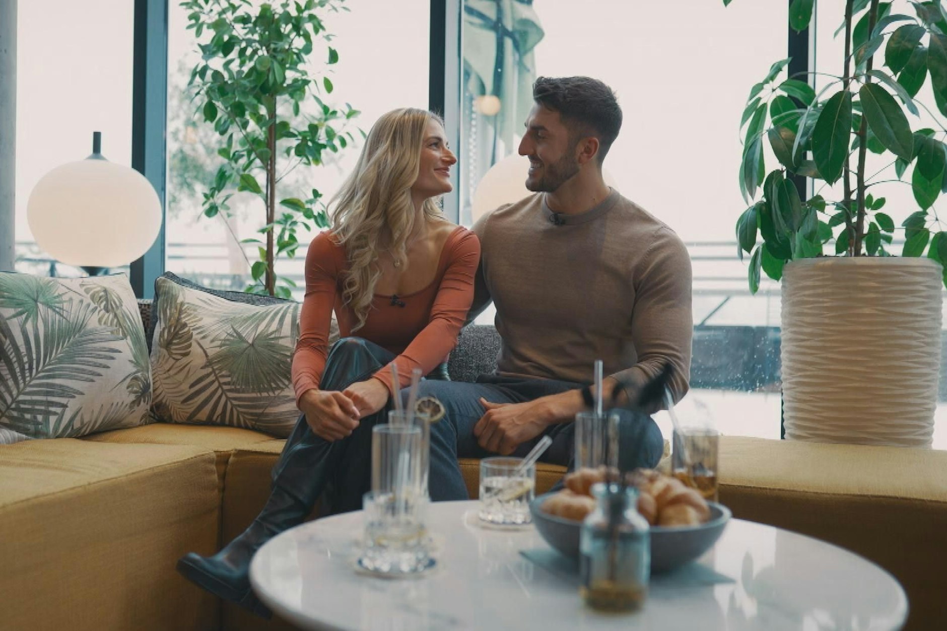 Rebecca glaubte fest daran, dass Dennis ihr im Finale von „Die Bachelors“ die letzte Rose gibt.