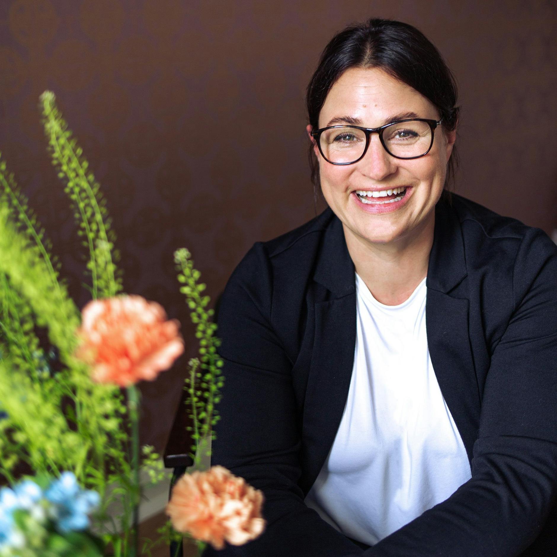 Dorothee Salchow weiß, wie man glücklich wird. Sie ist Trainerin und Coach für Positive Psychologie. 