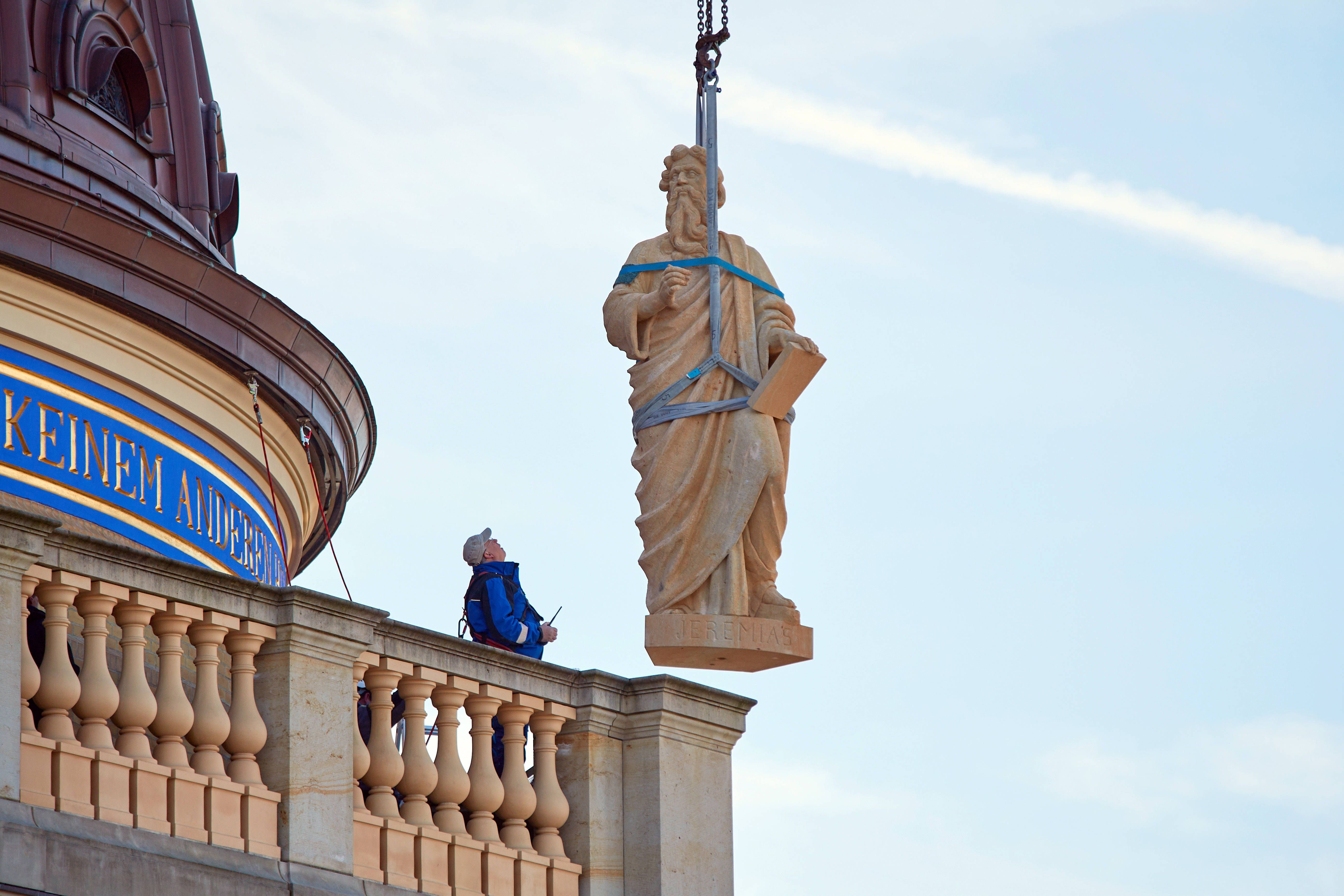 Image - Propheten schweben auf die Kuppel der Berliner Schloss-Fassade