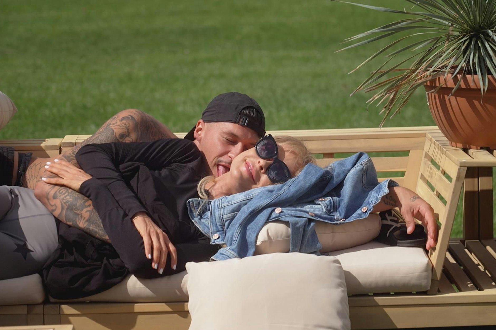 Wie ernst ist der Flirt von Yasin Mohamed und Jenny Elvers bei „The 50?“