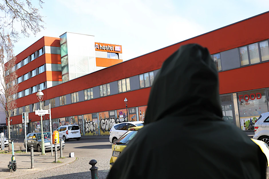 Maja P. möchte unerkannt bleiben. Ihr droht die Obdachlosigkeit, denn sie verliert zum Ende des Monats ihr Zimmer in einem Berliner Hostel.