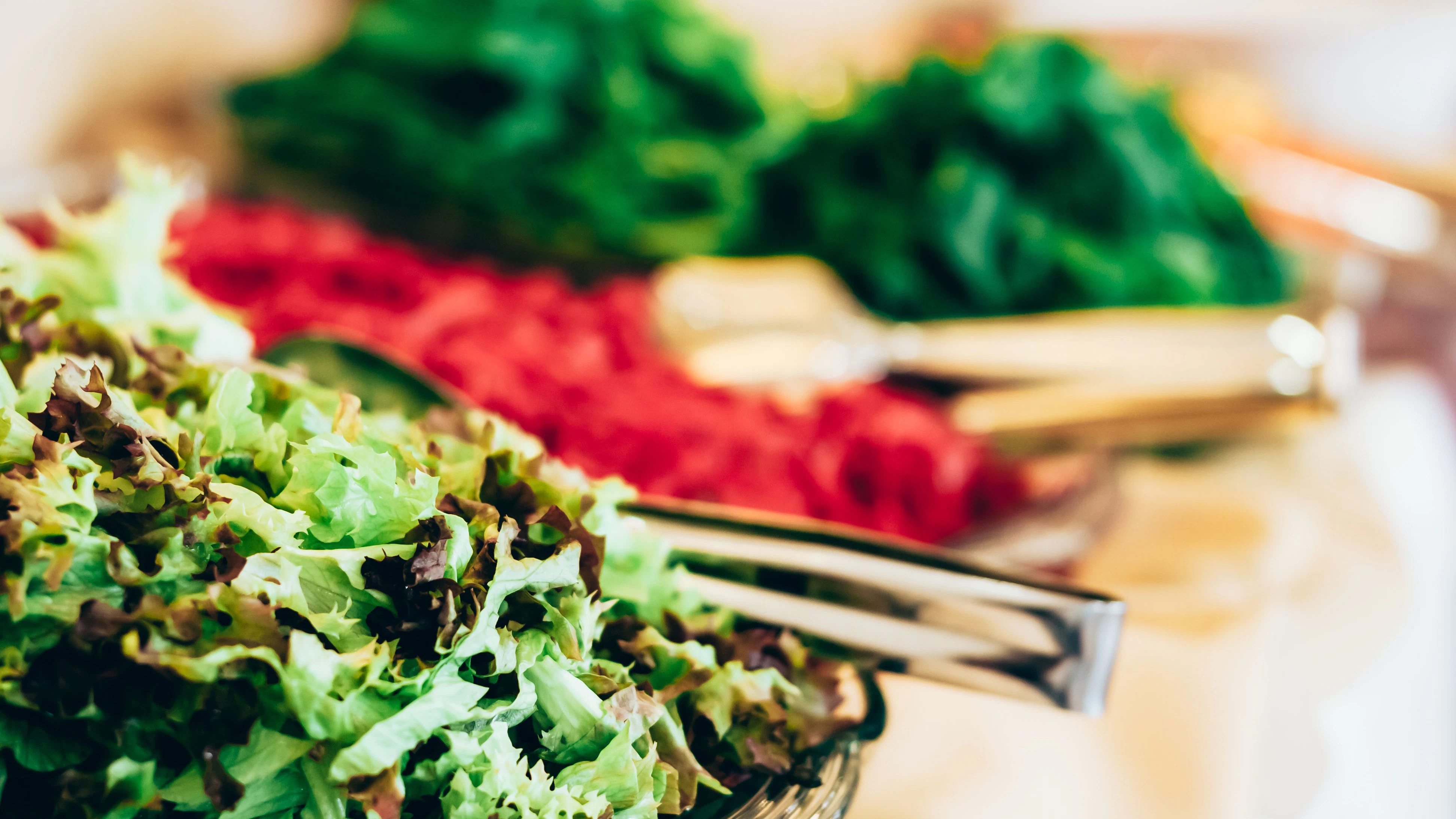 Das Rezept für Fettverbrenner-Salat ist sehr reich an Ballaststoffen.
