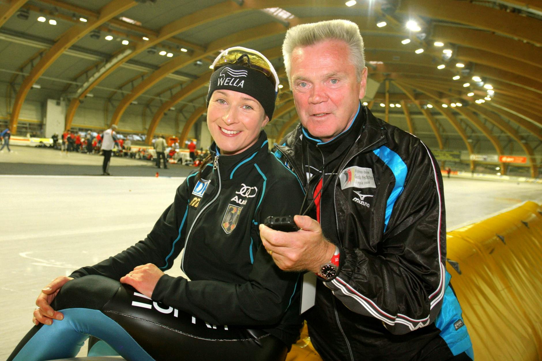 Ein Foto aus dem Jahr 2006: Erfolgstrainer Joachim Peters mit Claudia Pechstein.