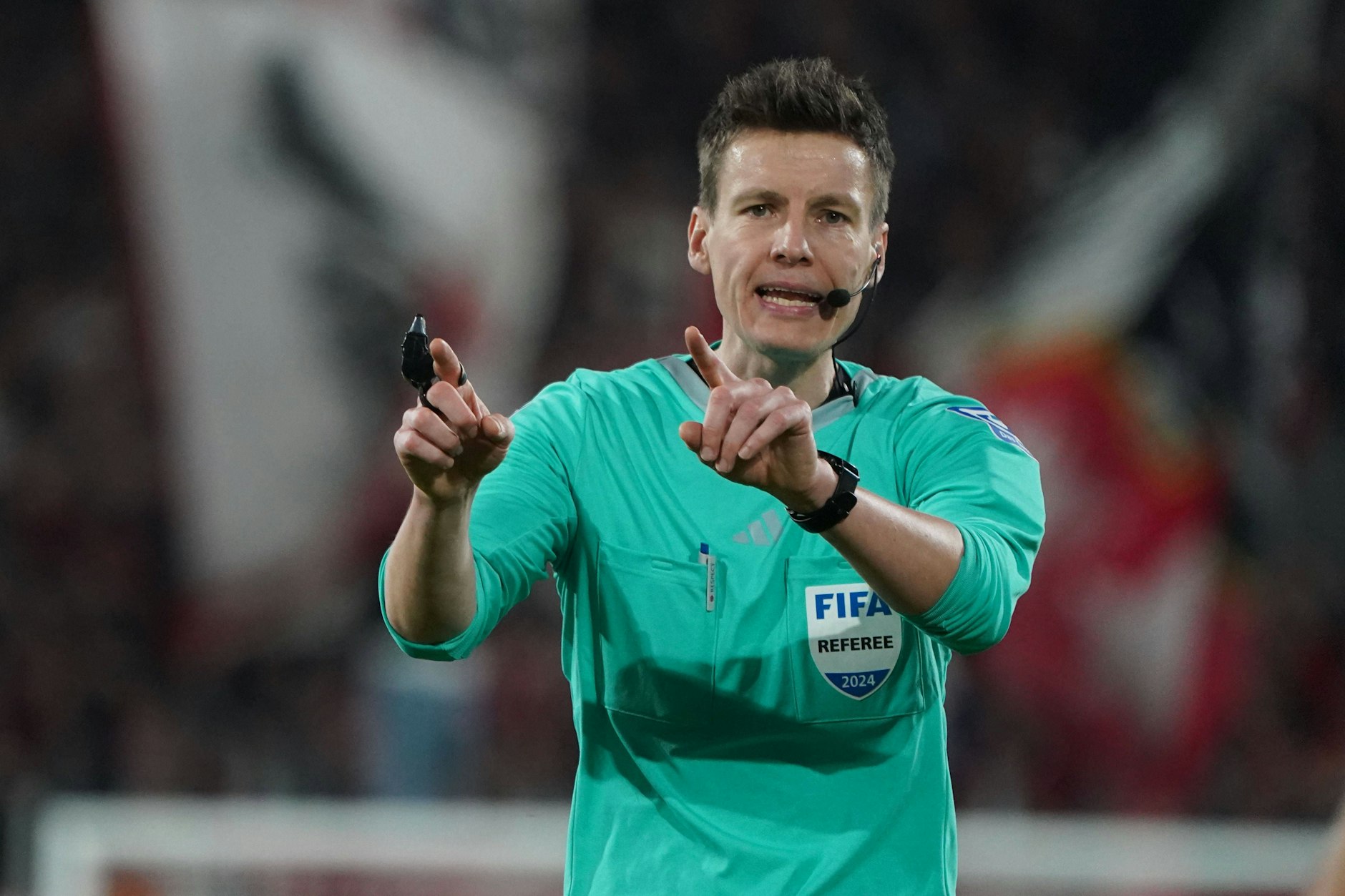 Ein Mann für klare Ansagen auf dem Platz: der Berliner Bundesliga- und Fifa-Schiedsrichter Daniel Siebert