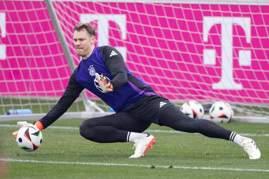 Neuer bei EM im DFB-Tor +++ Freiburg findet Streich-Nachfolger +++ Ribery wieder in München