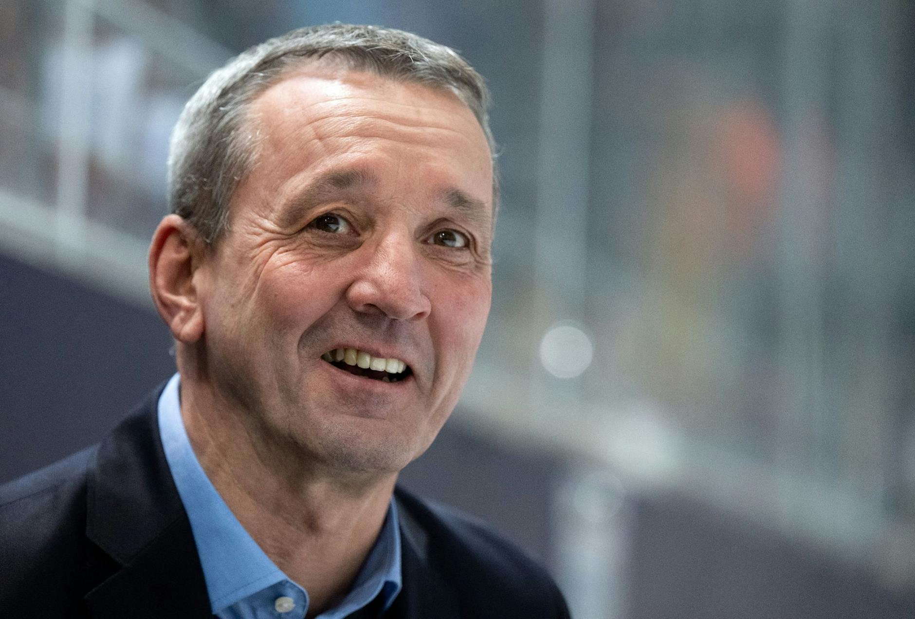 ARCHIV - Thomas Popiesch und die Fischtown Pinguins gewinnen zum Playoff-Auftakt gegen Ingolstadt.