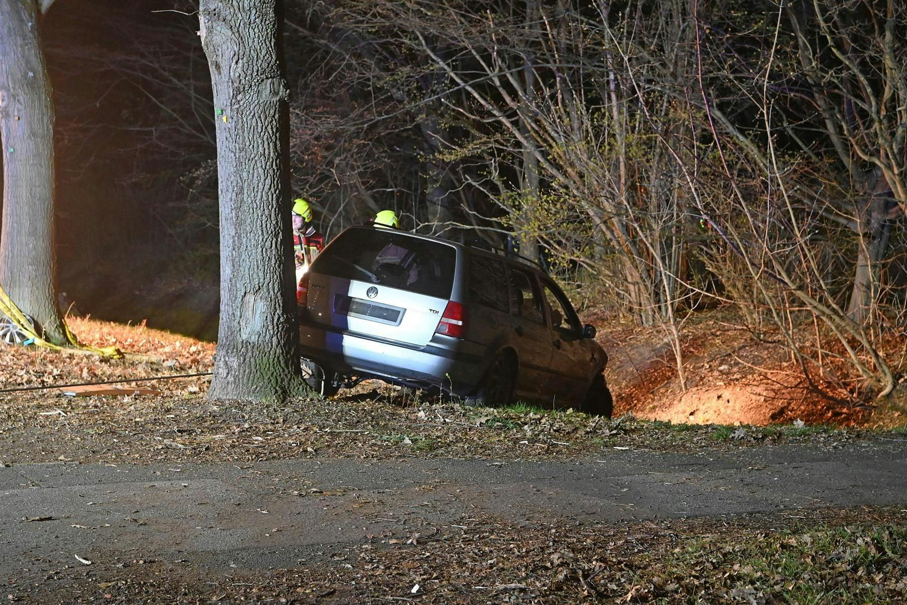 Die Verfolgungsjagd in Reinickendorf endete für den Fahrer eines VW Golf im Straßengraben.