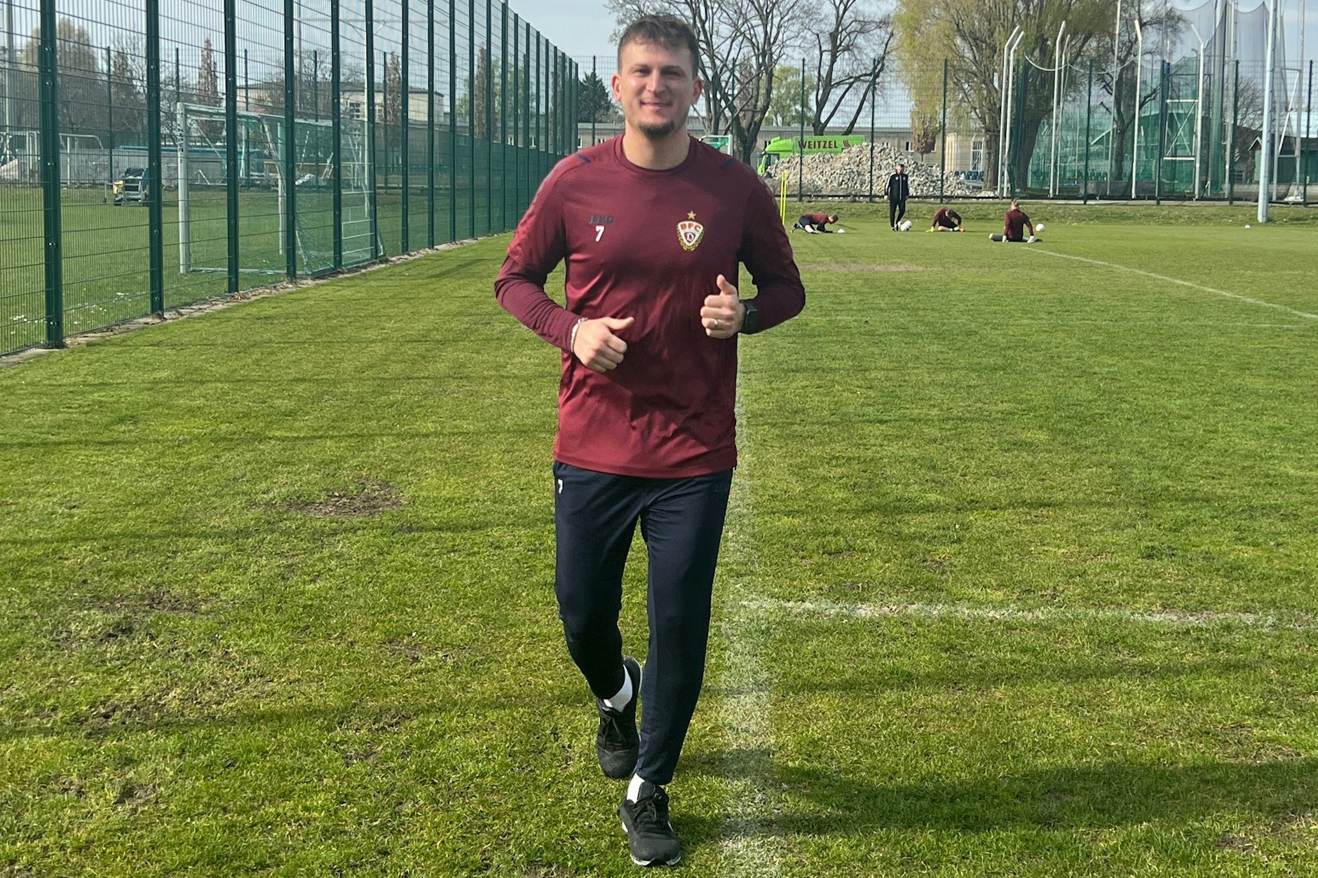 An Fußballtraining ist noch nicht zu denken, aber leichtes Jogging ist schon drin für Tugay Uzan.