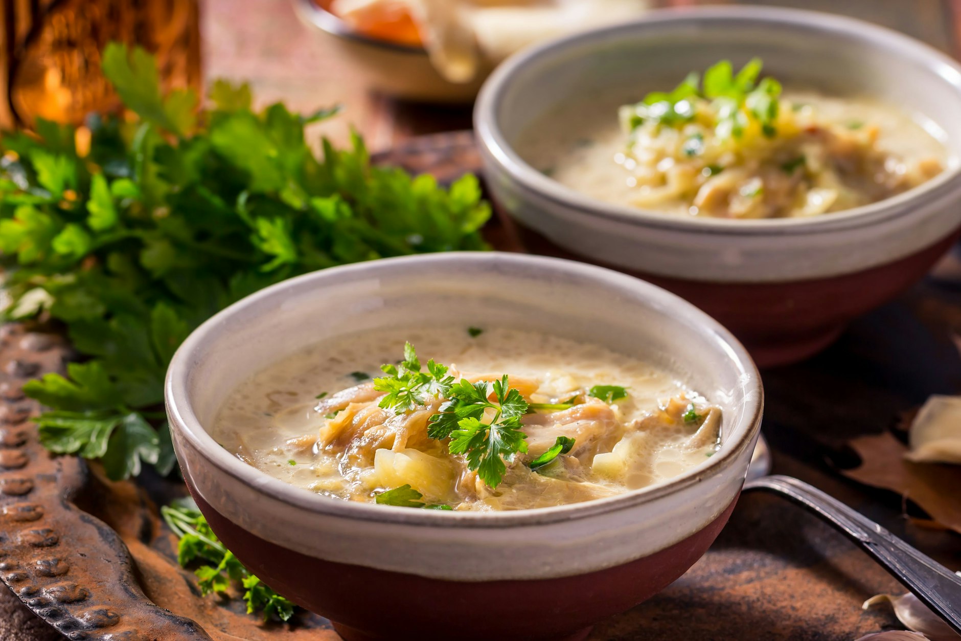 Das Sauerkraut spielt die Hauptrolle in dieser deftigen Suppe, die schnell zubereitet ist.&nbsp;