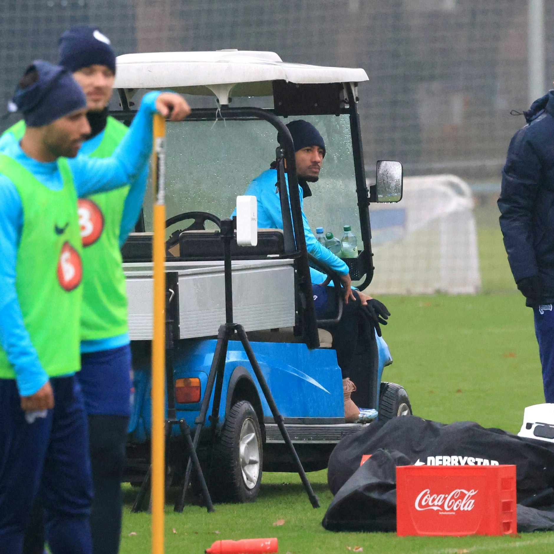 Jeremy Dudziak knickte im Dezember 2023 nach einem Fußbruch noch mal im Training um und wurde in die Kabine gefahren.