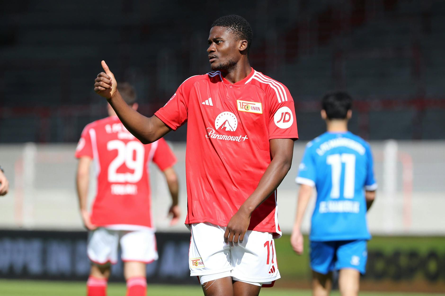 Daumen hoch: Chris Bedia (28) traf im Test gegen Magdeburg erstmals für den 1. FC Union.