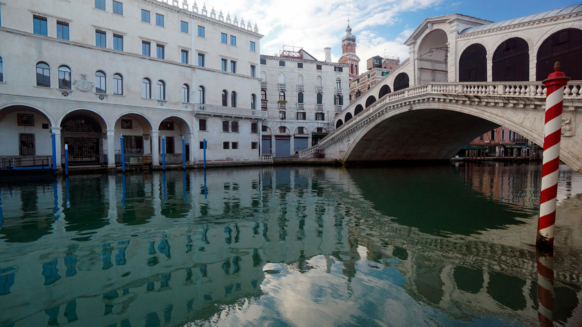 Die Rialtobrücke über dem Canal Grande. Venedig verlangt von Touristen an bestimmten Tagen Eintritt – zum Beispiel am 25. April.