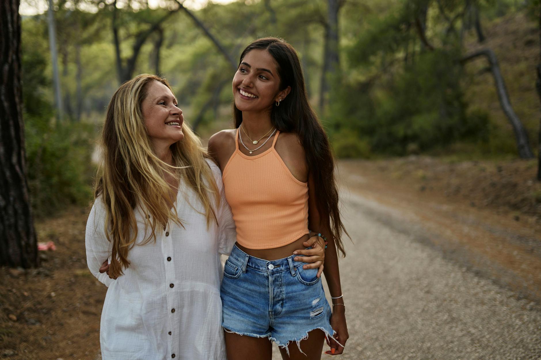 Werfen Sie einen Blick in Ihr Horoskop für heute und finden Sie heraus, welchen Stellenwert gute Freundschaften heute haben.