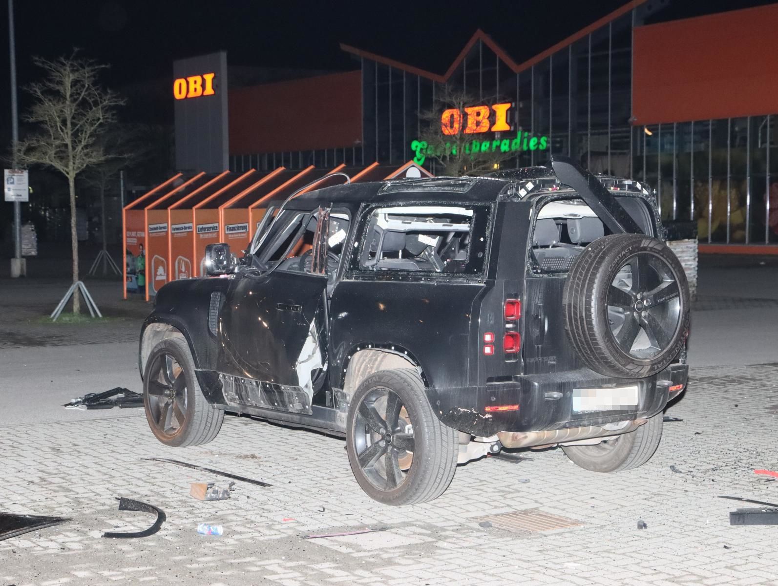 Image - Spandau: Range Rover explodiert