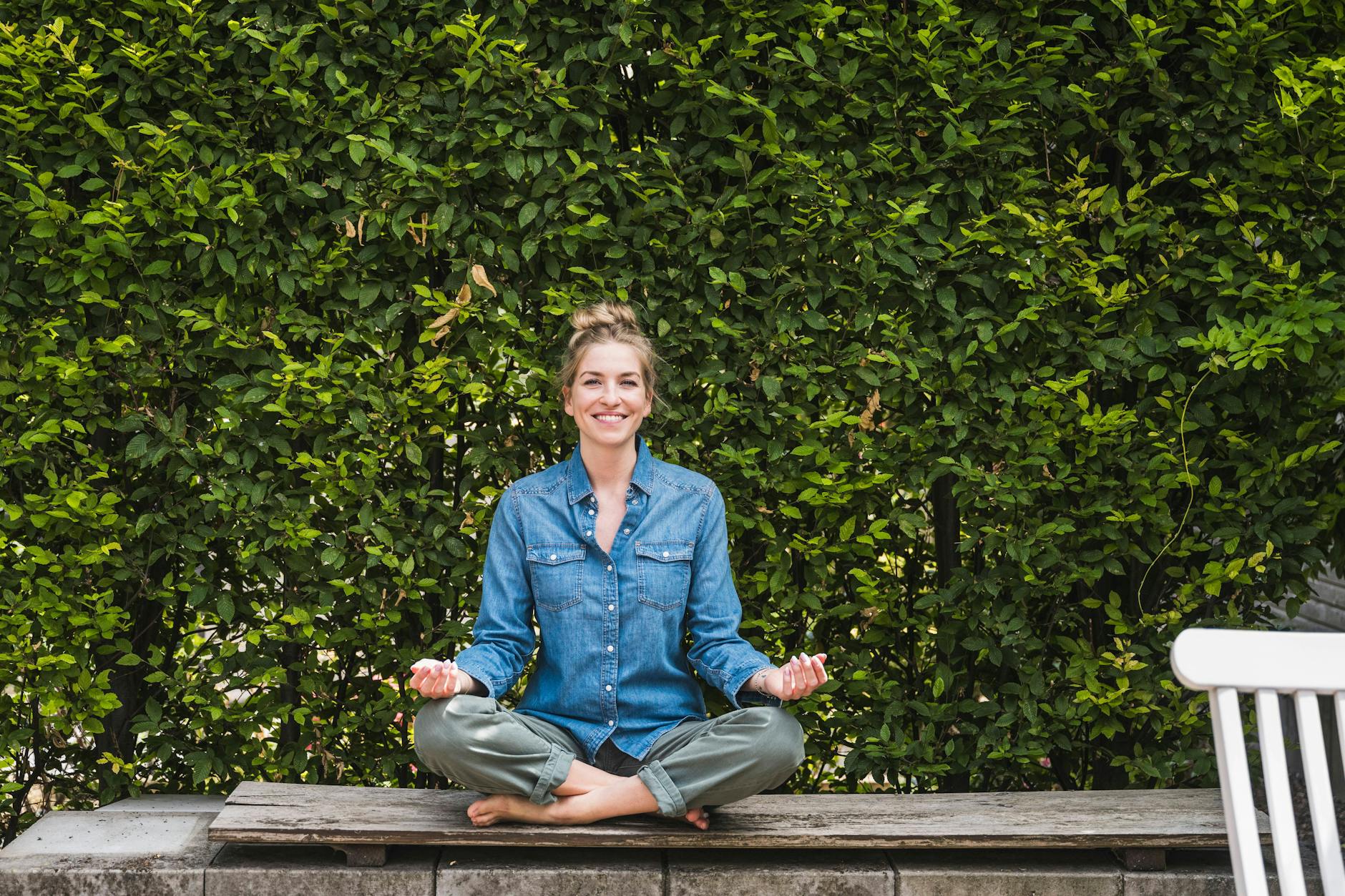 Starten Sie die neue Woche mit einem Blick ins Horoskop und etwas Yoga.