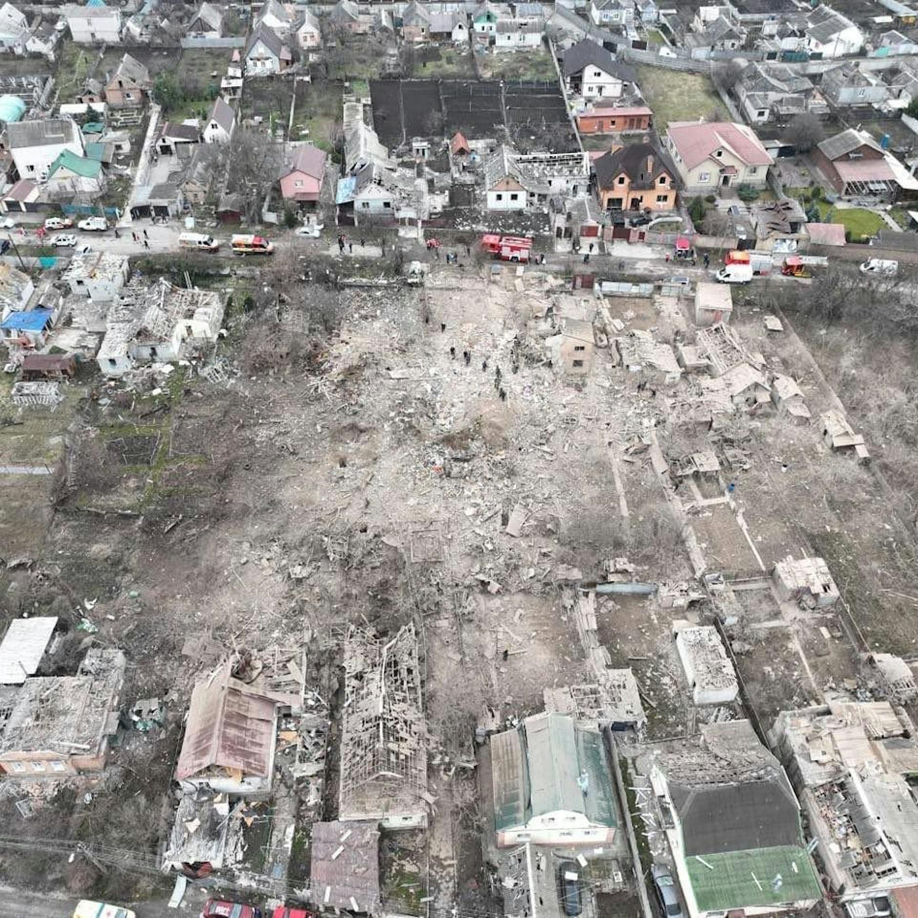 88 Raketen, 63 Drohnen auf Ukraine: Russland radiert ganze Straßen aus