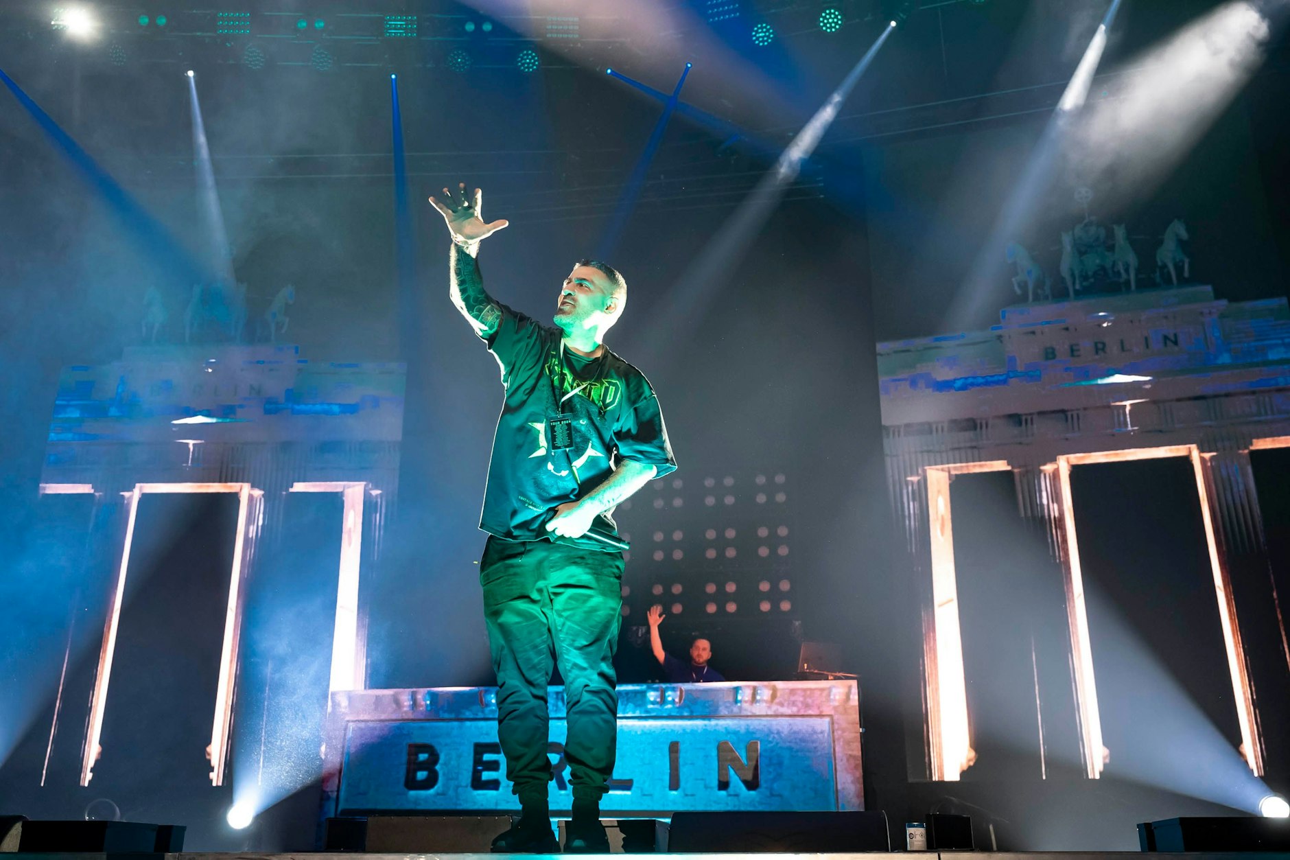 Bushido auf der Bühne der Uber-Arena (ehemals Mercedes-Benz-Arena). 
