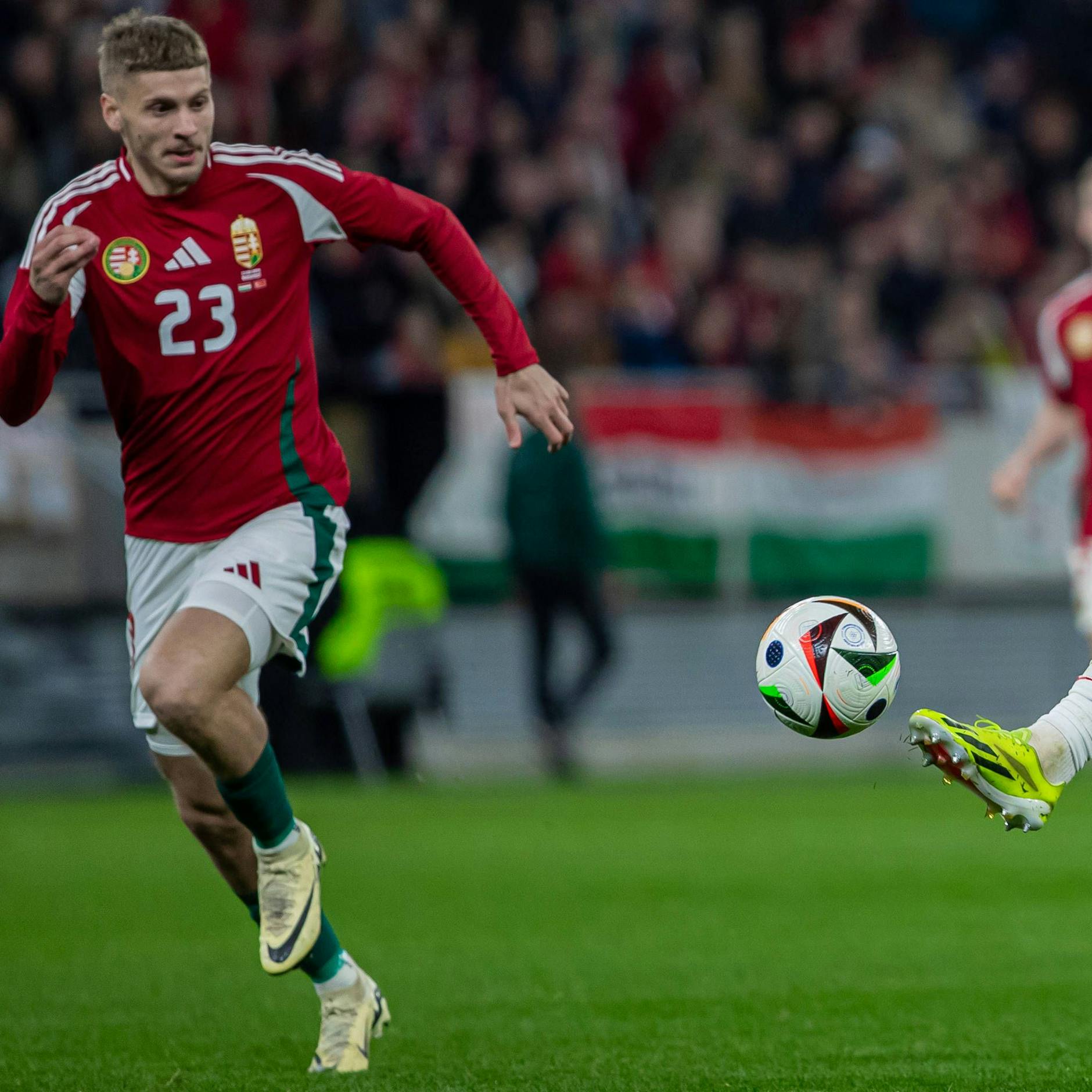 Herthas Verteidiger Marton feiert sein Debüt in Ungarns Nationalelf.