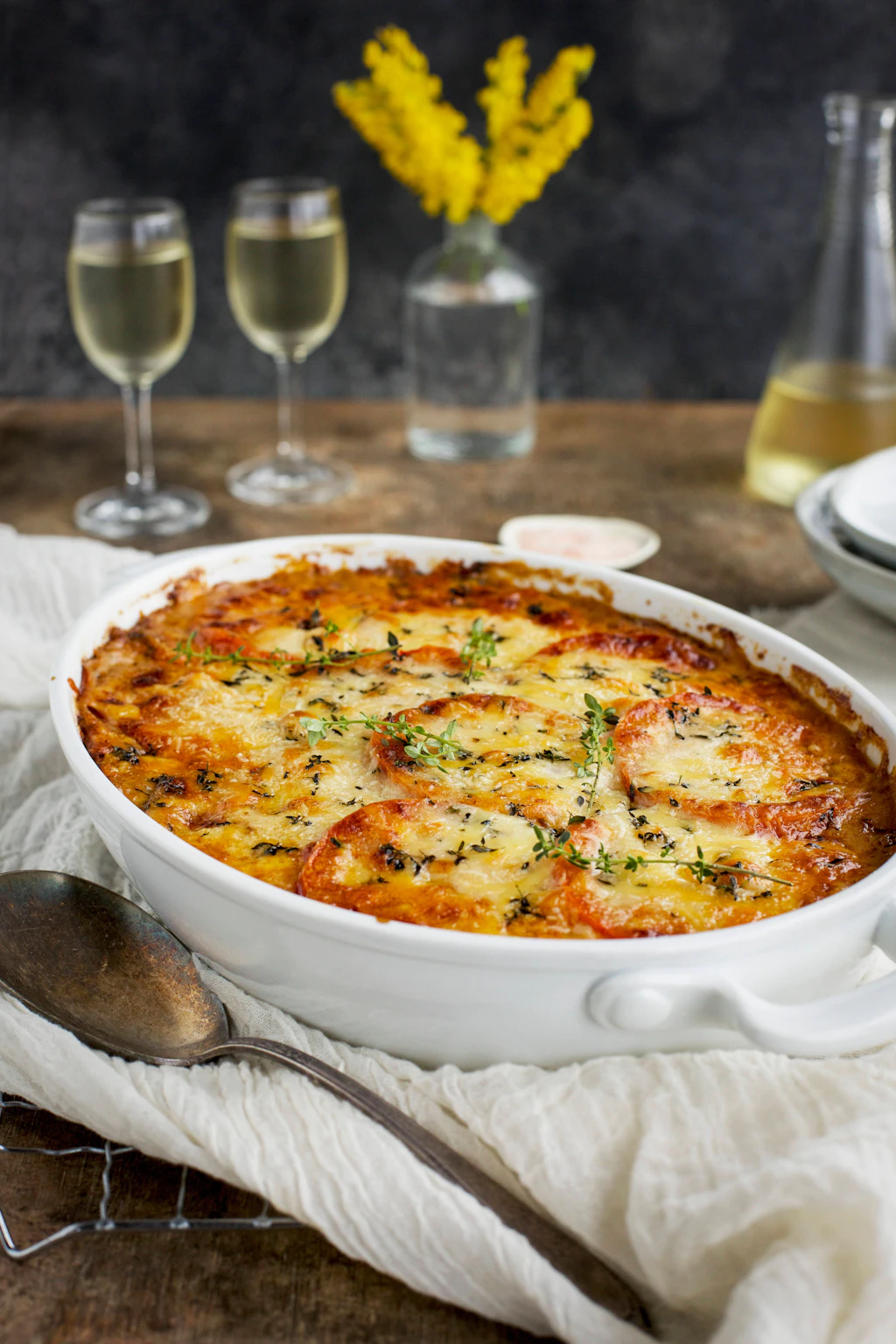 Rezept für mediterranes Hühnchen aus dem Ofen: Dieser Auflauf schmeckt nach Sommer!