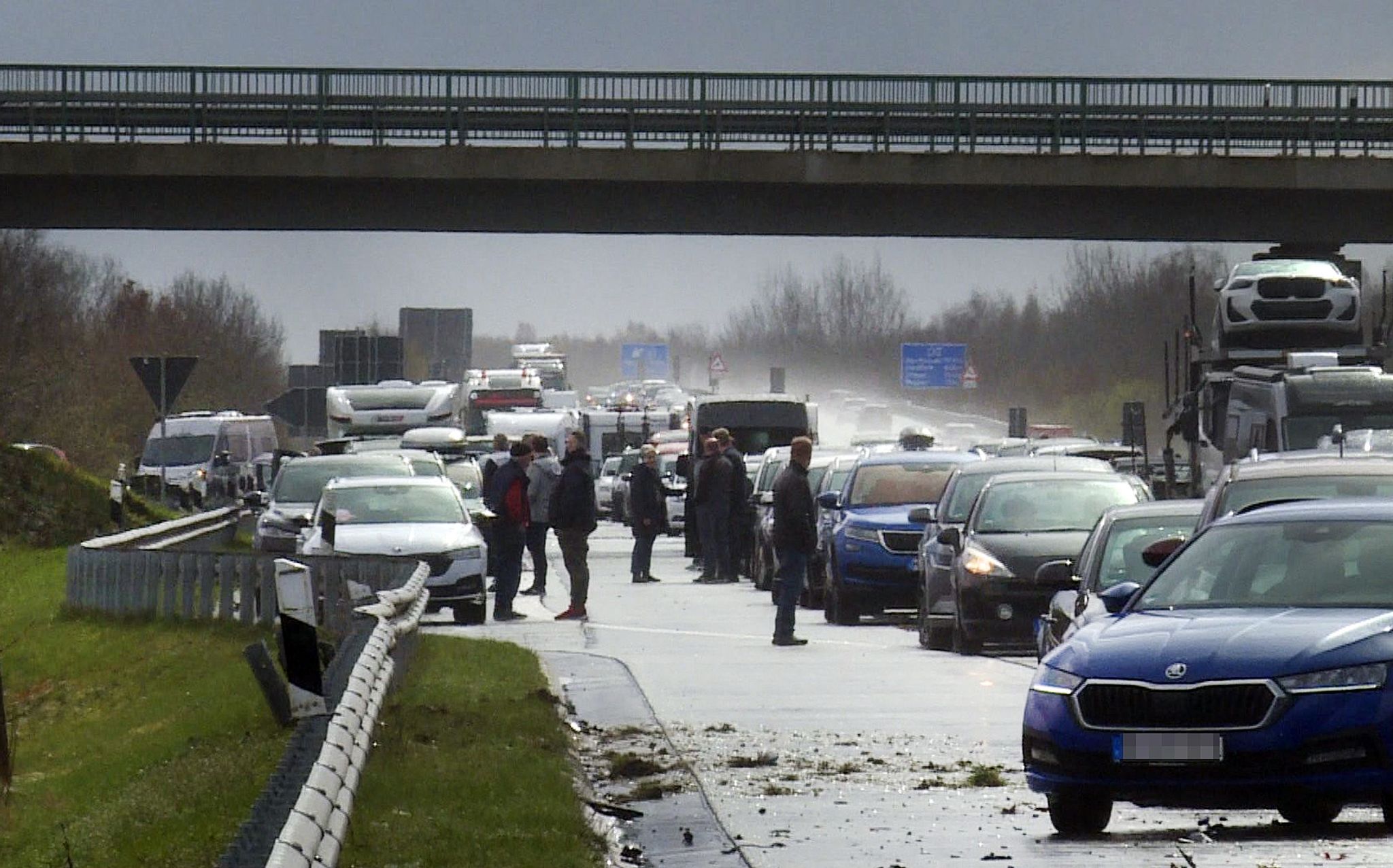 Image - Irre Mega-Crashs durch Hagel auf Autobahn in Niedersachsen