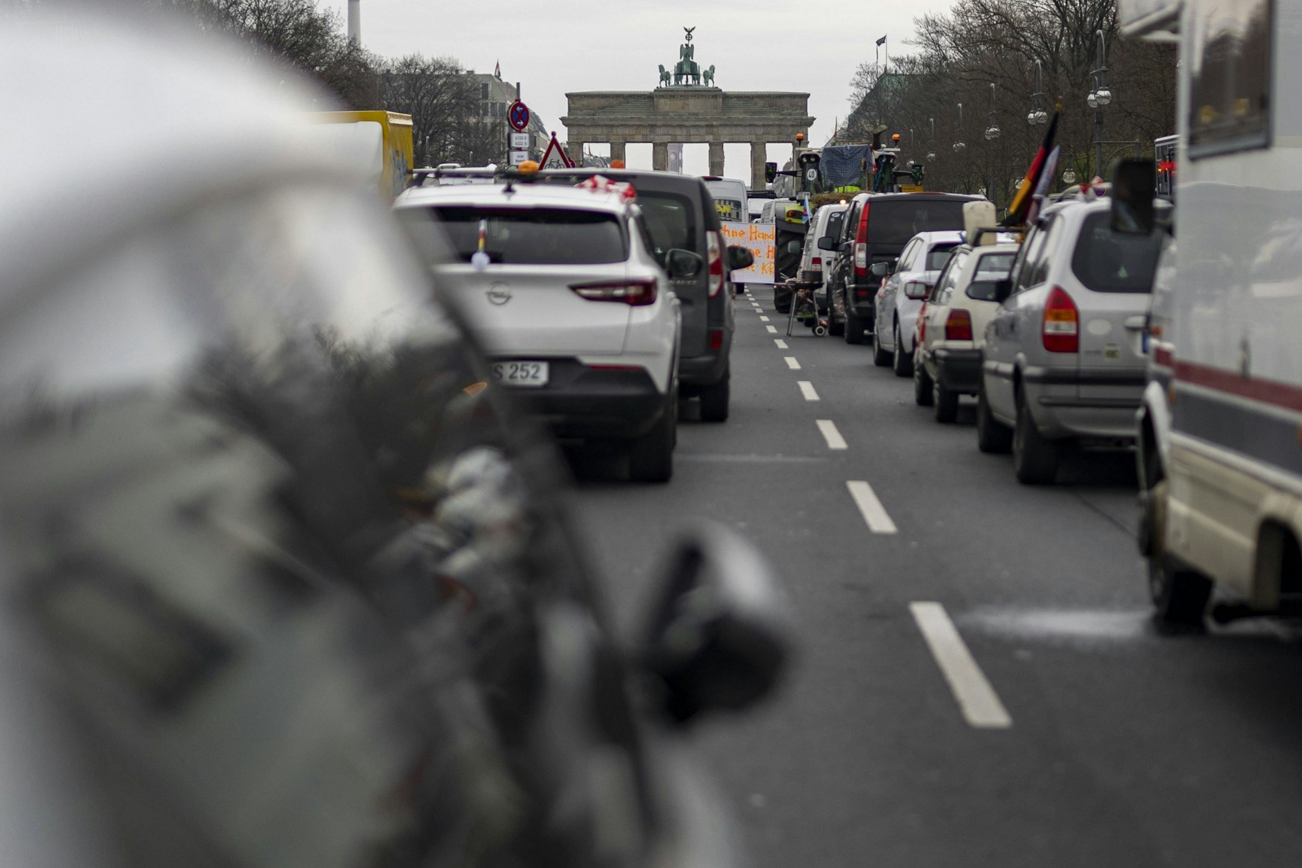 Demonstrationen und Protest-Aktionen führen auf den Straßen Berlins immer wieder zu Chaos.