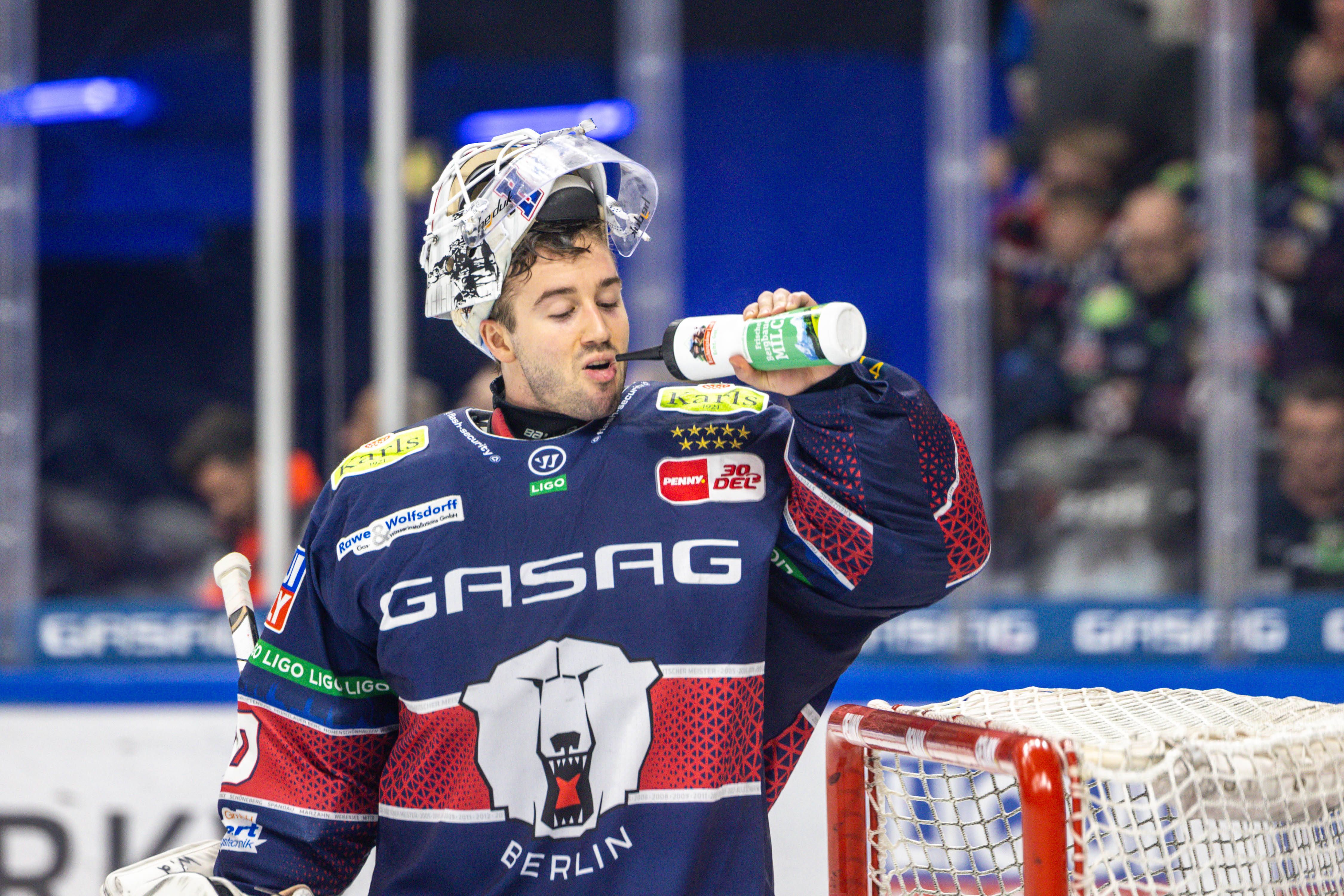 Image - Eisbären-Goalie Jake Hildebrand: Dem die schwierigen Paraden gelingen