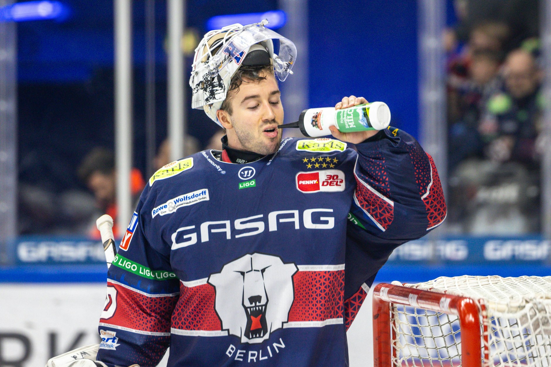 35 Paraden gegen Mannheim: Eisbären-Goalie Jake Hildebrand&nbsp;