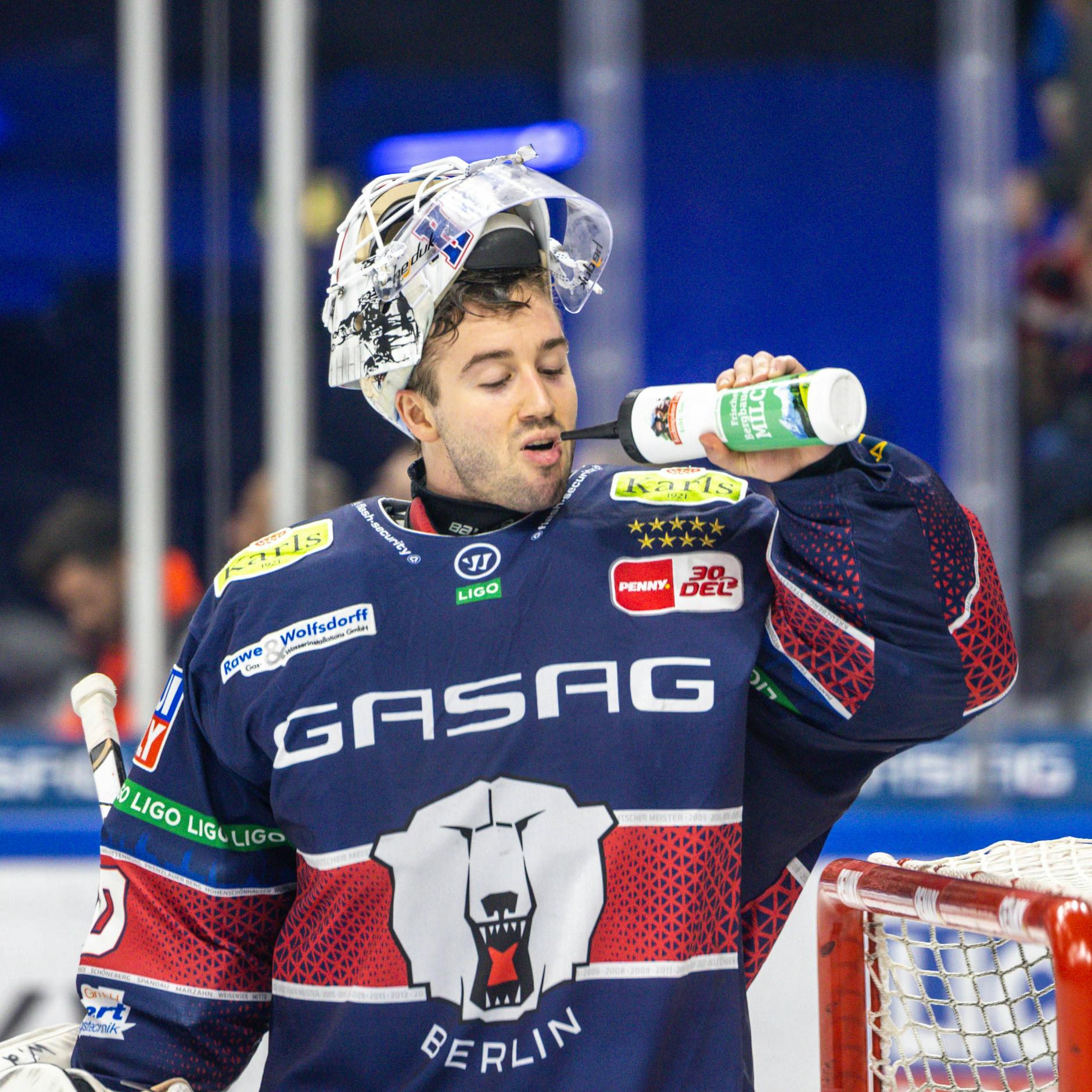 Image - Eisbären-Goalie Jake Hildebrand: Dem die schwierigen Paraden gelingen