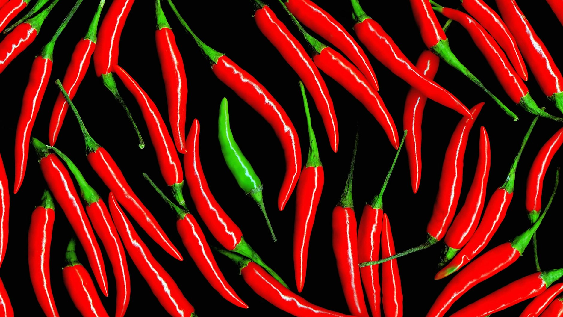 Wer sein Essen mit Chili würzt, kurbelt durch das enthaltene Capsaicin den Stoffwechsel an.