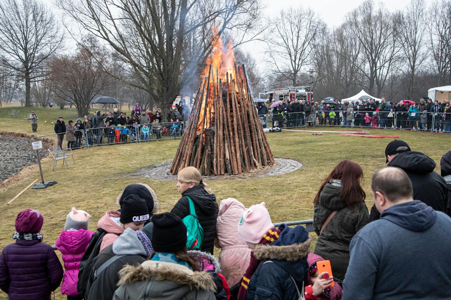 Auch im Britzer Garten wird wieder ein Osterfeuer angezündet.