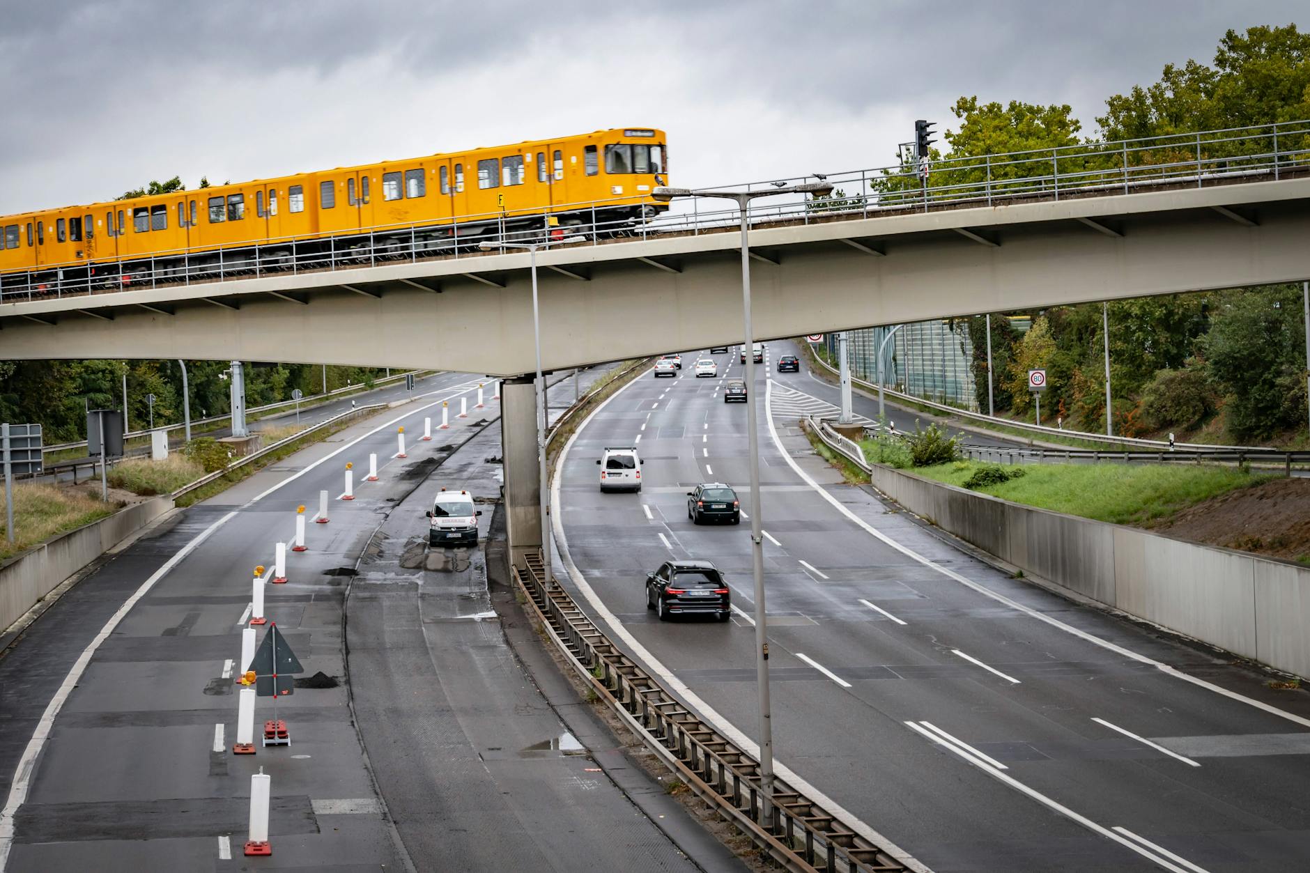 Als zwischen Kurt-Schumacher-Platz und Alt-Tegel noch U-Bahnen fuhren: Im Herbst 2022 wurde die Strecke gesperrt. Heute ist sie eine Baustelle.