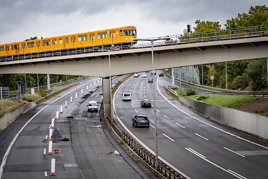 Als zwischen Kurt-Schumacher-Platz und Alt-Tegel noch U-Bahnen fuhren: Im Herbst 2022 wurde die Strecke gesperrt. Heute ist sie eine Baustelle.